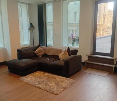 Liverpool City Centre Apartment | Spacious 2 Bedroom Apartment With Balcony & Parking