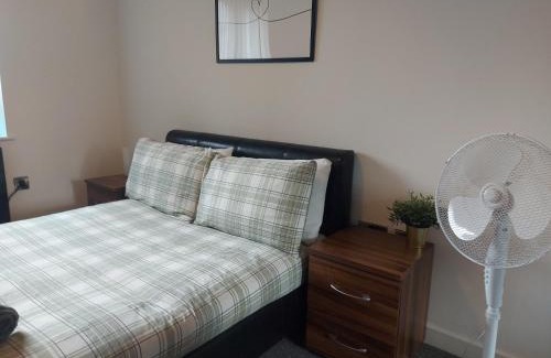 Sheffield City Centre Apartment | Spacious 2-bedroom apartment near Ponds Forge, Crucible Theatre and Sheffield Universities