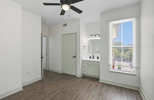 University District Apartment | Spacious 2-Bedroom Apartment in Memphis