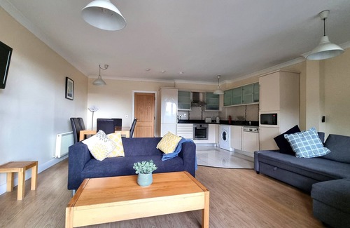 The Liberties Apartment | Spacious 2 Bedroom Apartment with Balcony. Early check-in