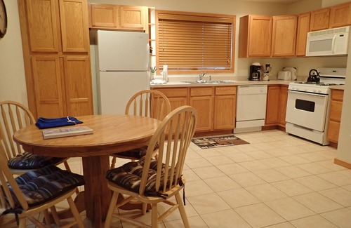 Almont House | Spacious 2 Bedroom Apartment above Vacation Home