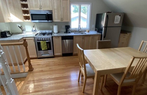 Highland Park House | Spacious 2 bedroom apartment