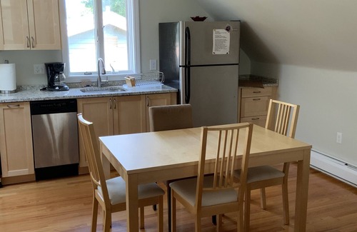 Highland Park House | Spacious 2 bedroom apartment