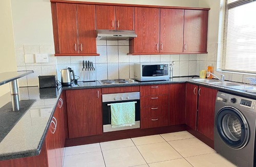 Century City Apartment | Spacious 2 bedroom apartment next to Canal walk with gym and pools