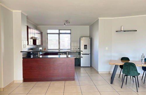 Century City Apartment | Spacious 2 bedroom apartment next to Canal walk with gym and pools