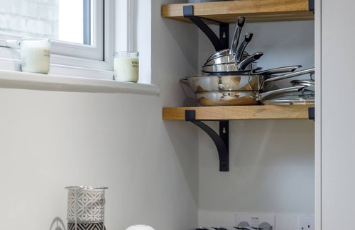 Hove Apartment | Spacious 2 bedroom apartment with beautiful garden
