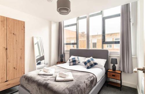 Preston Apartment | Spacious 2 Bedroom Apartment in Preston City Centre with Free Parking by Eason Stays, Good for Business Stays and Family Getaways