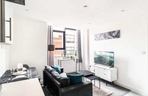 Preston Apartment | Spacious 2 Bedroom Apartment in Preston City Centre with Free Parking by Eason Stays, Good for Business Stays and Family Getaways