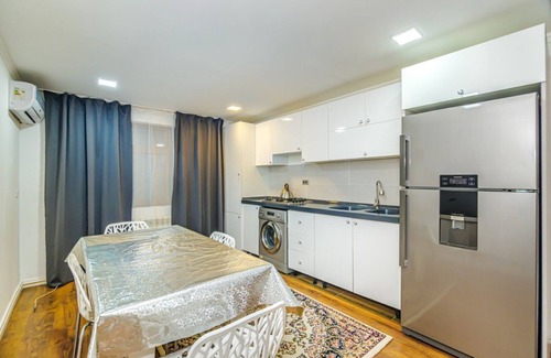 Baku Apartment | Spacious 2-bedroom apartment with AC, WiFi in welcoming Baku