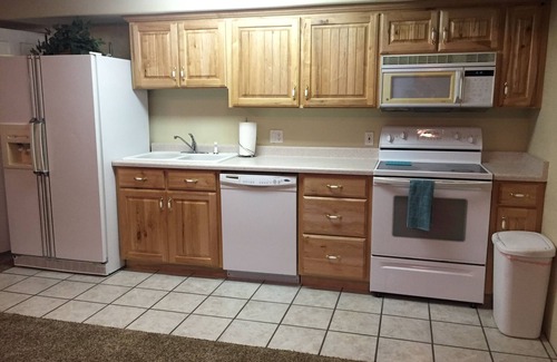 Cedar City Apartment | Spacious 2 Bedroom Basement Apartment w/full Kitchen and large living room. 🚭