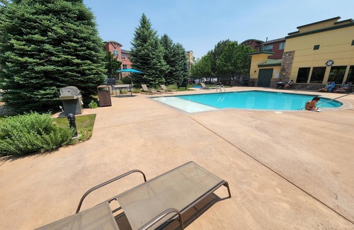 Broomfield Condo | Spacious 2-bedroom condo in Broomfield with hot tub, pool, fitness room, WiFi