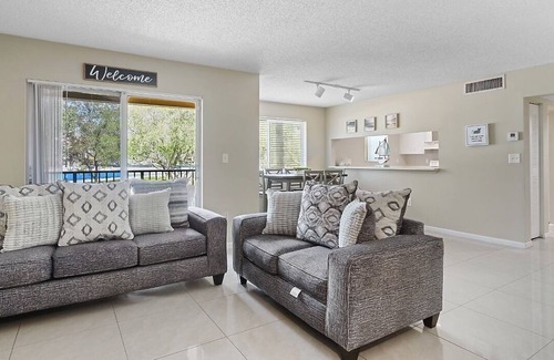 Plantation House | Spacious 2 Bedroom Condo-Townhome - SAWGRASS MALL