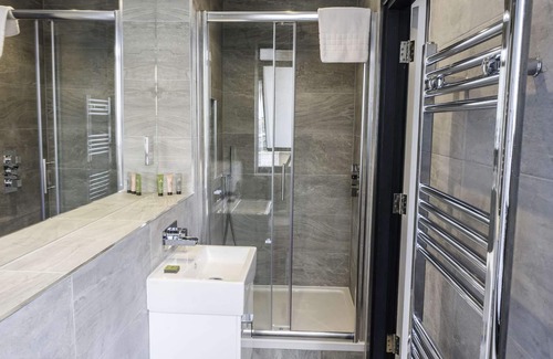 Stepney Green Apartment | Spacious 2-Bedroom Executive Apartment – Ideal for Business Travellers
