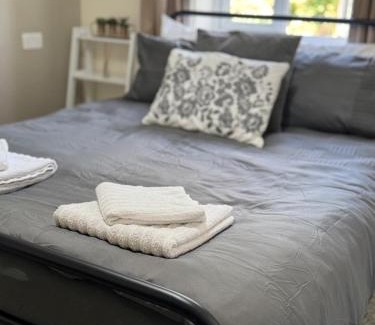 Newbury Apartment | Spacious 2-Bedroom Flat Near Shops & Transport