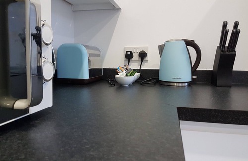 Chelmsford Apartment | Spacious 2 Bedroom close to station and shopping