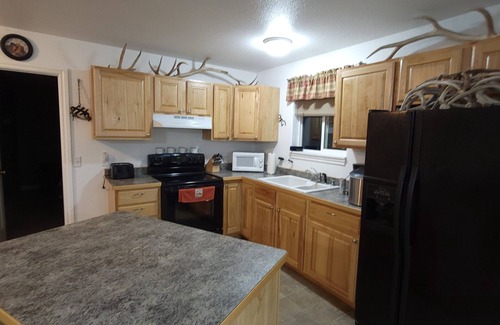 Victor Apartment | Spacious 2 Bedroom Guest house in the Country