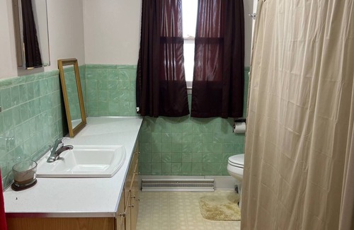 Russell House | Spacious 2 bedroom home in quiet neighborhood w/ mini workout room