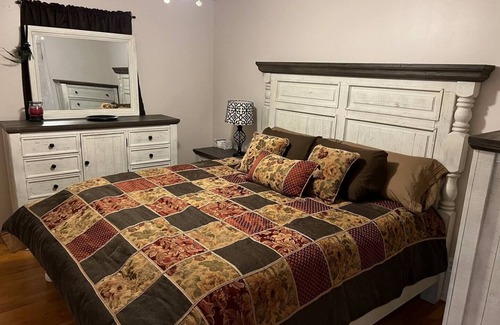 Russell House | Spacious 2 bedroom home in quiet neighborhood w/ mini workout room