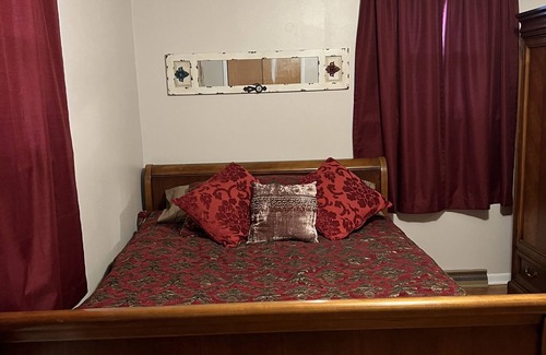 Russell House | Spacious 2 bedroom home in quiet neighborhood w/ mini workout room