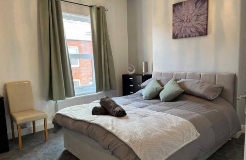 Stockton Heath Apartment | Spacious 2-Bedroom House In Stockton Heath With Free WiFi By Amazing Spaces Relocations Ltd