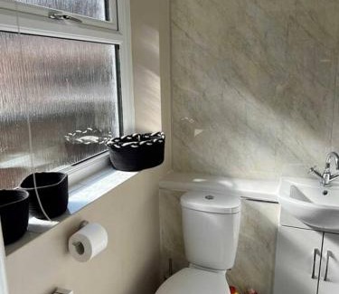 Stockton Heath Apartment | Spacious 2-Bedroom House In Stockton Heath With Free WiFi By Amazing Spaces Relocations Ltd