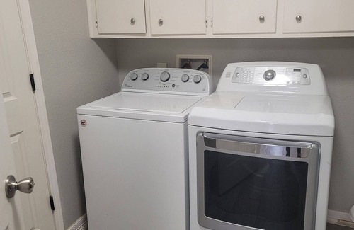 Houston House | Spacious 2-bedroom house with WiFi and AC in awesome Houston. A Home for You!