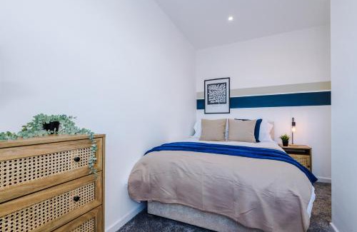 Wakefield Apartment | Spacious 2-Bedroom House near Wakefield Centre and Train Station with Free Parking, Ideal for Contractors & Long Stays - NordStay