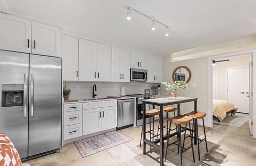 North Chesterfield Apartment | Spacious 2-Bedroom in Forest Hill with Parking