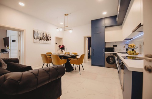 Old Town Apartment | Spacious 2-bedroom apartment with WiFi, AC in cool Cluj-Napoca