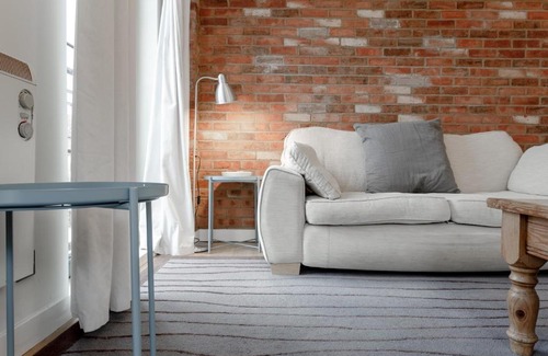 Clissold Apartment | Spacious 2 Bedroom Stoke Newington Flat