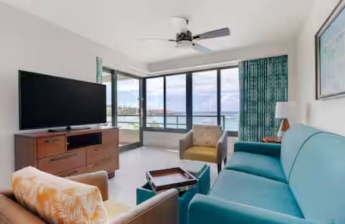 Little Bay Apartment | Spacious 2-bedroom ocean view hotel suite with kitchen, balcony in Philipsburg