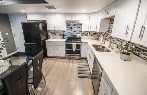 Paradise House | Spacious 2-Bedroom Townhouse with Pool & Private Patio in Central Las Vegas