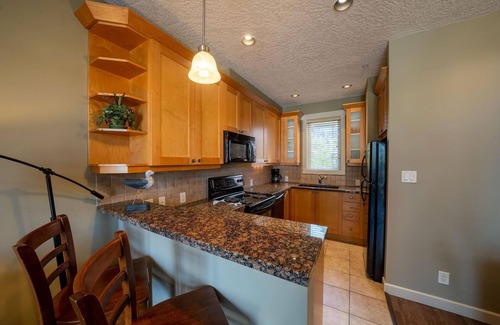 Sooke Cottage | Spacious 2 Bedroom Townhome, Sooke