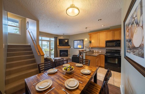 Sooke Cottage | Spacious 2 Bedroom Townhome, Sooke
