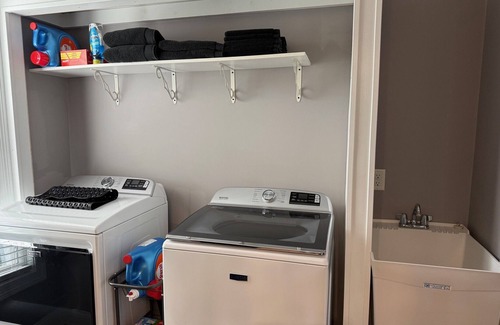 Lexington Apartment | Spacious 2 Bedroom Upstairs Apt in Lexington/Mansfield Monthly Rates Available