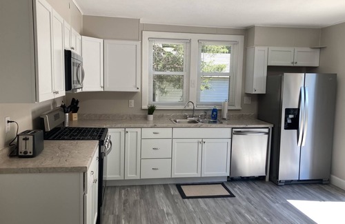 Bloomington House | Spacious 2 Bedroom 1.5 Bath Home With Office.