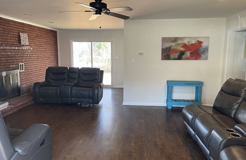 Grasonville House | Spacious 2 bedroom duplex located conveniently near Route 50 East and West.