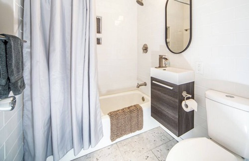 Kansas City House | Spacious 2 Bedroom with Pool Table minutes from EVERYTHING
