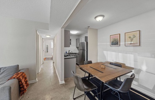 Hanover Place Apartment | Spacious 2 Bedroom Apartment in Heart of Midtown
