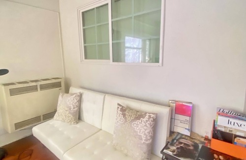 Melrose Apartment | SPACIOUS 2 BEDROOM APARTMENT IN HOT SPOT OF LOS ANGELES. Quiet and Chic