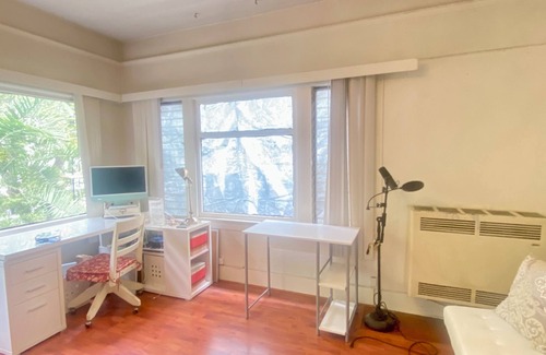 Melrose Apartment | SPACIOUS 2 BEDROOM APARTMENT IN HOT SPOT OF LOS ANGELES. Quiet and Chic