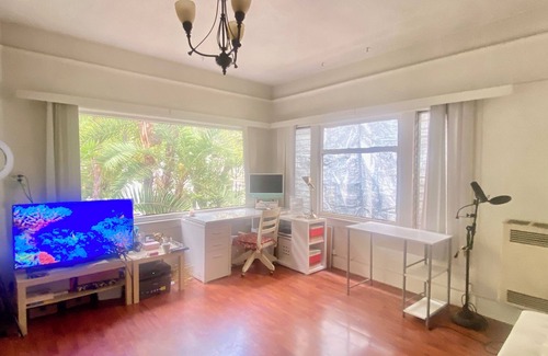 Melrose Apartment | SPACIOUS 2 BEDROOM APARTMENT IN HOT SPOT OF LOS ANGELES. Quiet and Chic