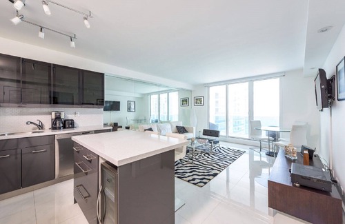 South Beach Condo | Spacious 2 bedroom & 2 bathroom unit at the Roney Palace South Beach