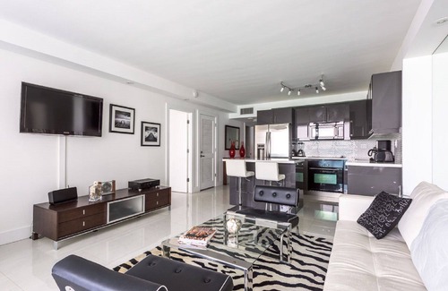 South Beach Condo | Spacious 2 bedroom & 2 bathroom unit at the Roney Palace South Beach