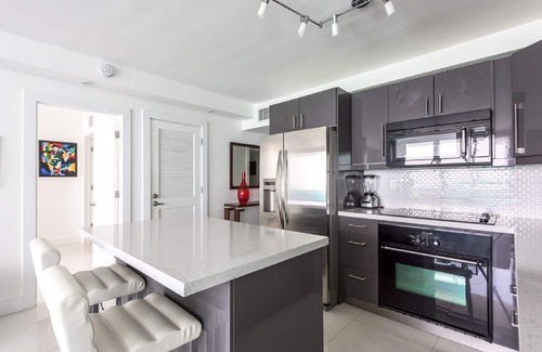 South Beach Condo | Spacious 2 bedroom & 2 bathroom unit at the Roney Palace South Beach
