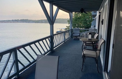 Osage Beach Condo | Spacious 2-bedroom condo with AC, WiFi in beautiful Osage Beach