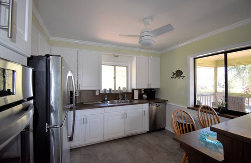 Tybee Island Apartment | Spacious 2 bedroom apartment with free parking