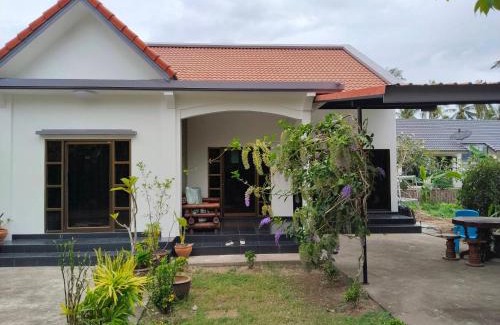 Thong Chai House | Spacious 2-bedroom villa near beach