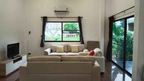 Thong Chai House | Spacious 2-bedroom villa near beach