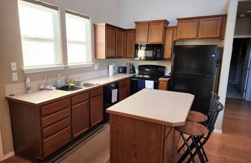 Pateros House | Spacious 2 bedroom w/river view - 5 min to Alta Lake Golf Resort and State Park